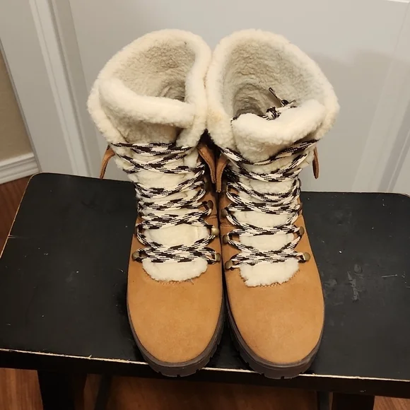 Fur lined skechers boots clearance